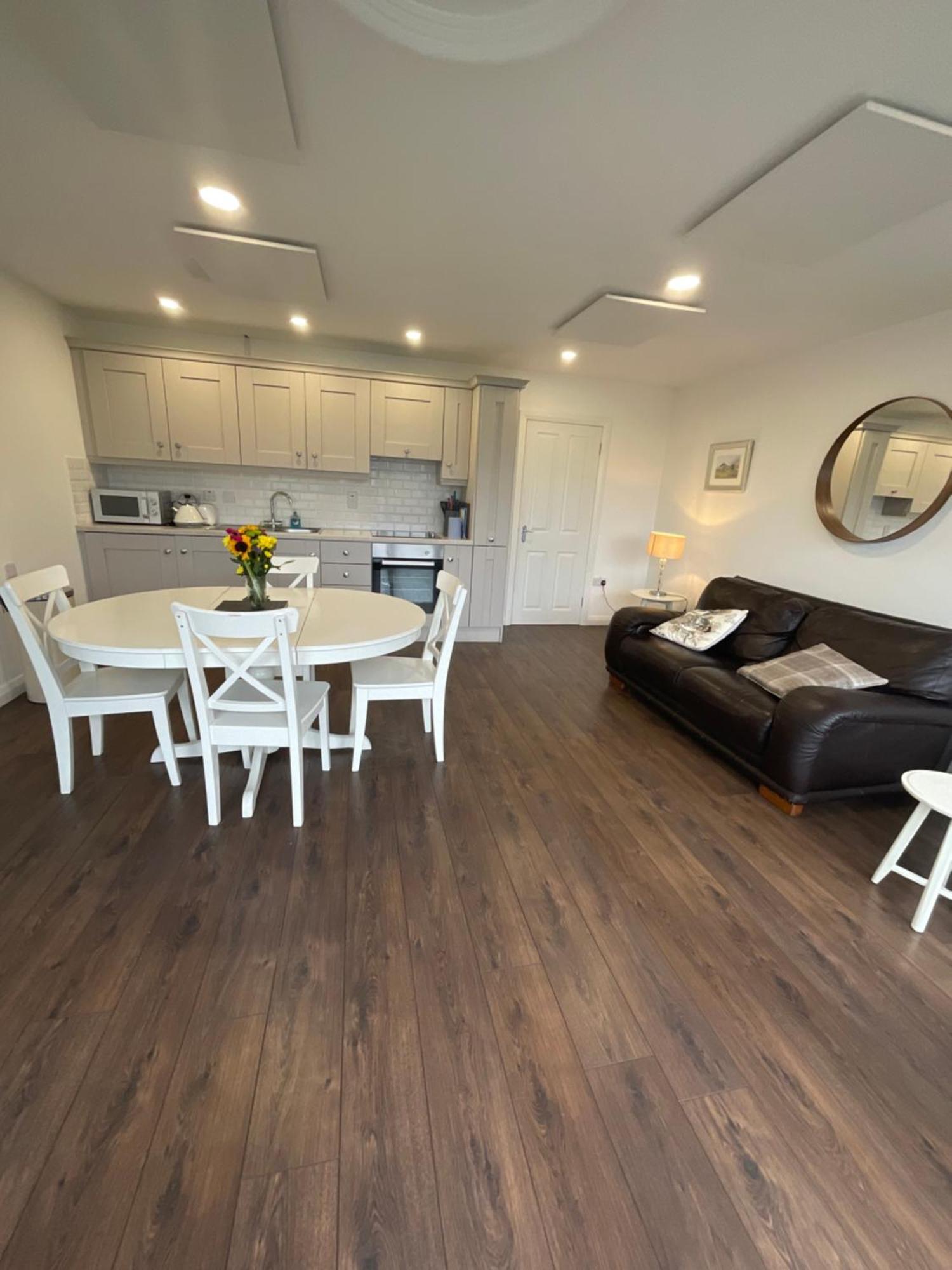 Park Avenue Apartment Нюкасъл Екстериор снимка